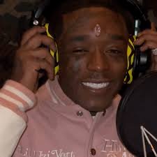 Uzi stan born to rage babyyy. Lil Uzi Vert S Pink Diamond Piercing Implanted Into His Face