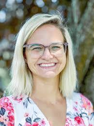 Karen Petzold's Instagram, Twitter & Facebook