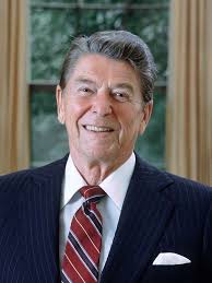 77 Ronald reagan in the oval office Images: PICRYL