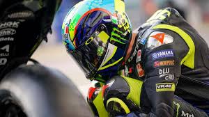 Desde entonces, rossi es protagonista directo de la evolución del diagnóstico por imágenes en la argentina. Bos Tim Motogp Sarankan Seluruh Sirkuit Bangun Patung Valentino Rossi Bola Liputan6 Com