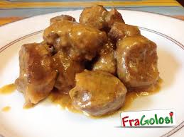 Tritateli finemente e fateli appassire in una padella insieme ad un filo di extravergine. Spezzatino Di Vitello Al Brandy Ricetta Di Fragolosi