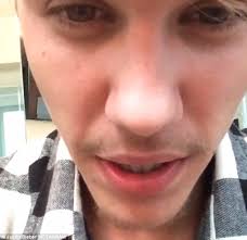 Shaving also seems to darken the facial hair, making them appear thicker. Justin Bieber Shaves Off His Thin Tufts Of Facial Hair Daily Mail Online