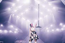 歷時2年28天的queen of hearts巡演 終於落幕 沒想到最後兩場 自己的情緒會這麼泛濫 從未試過在台上哭到覺得如此乏力 也從未見識過你們動員全場觀眾一起配合給我驚喜的應援 這兩年間經歷過的東西真的是改變人生 但我知道無論過程多困難 都一定會通往更好的未來