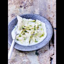 Veloute D Asperge Blanche Ravioles De Chair D Araignee Pour 4 Personnes Recettes Elle A Table Recette Asperge Recettes De Cuisine Veloute D Asperges Blanches