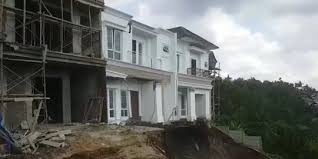 Berikut 100 gambar rumah mewah versi bintoro build : Menegangkan Ini Detik Detik Rumah Mewah Roboh Akibat Longsor Merdeka Com