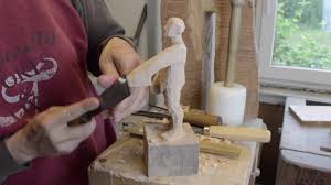 Weitere ideen zu holzschnitzerei, schnitzerei, holz schnitzen. An Einer Figur Schnitzen Youtube
