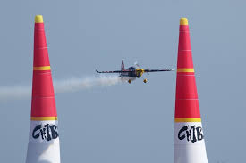 千葉の大空に舞うアクロバット飛行 幕張 レッドブル エアレース会場 旅プラスの日記