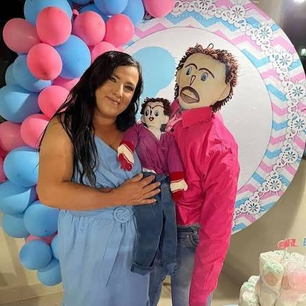 Esta mujer se casó con un muñeco de trapo que le hizo su mamá y tuvo hijos  con él 😒🤣
