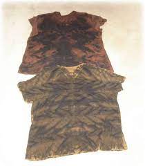 How To Do The Lightning Fold When Bleaching Old Black Shirts Black Tshirt Black Shirt T Shirt Diy