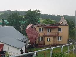 Whirlwind (旋風, senpū) jest darem używanym przez inasę yoarashiego. M7dcrg2 Dpil0m