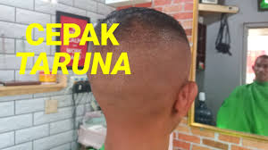 Jika anda ingin mengetahui bentuk wajah anda, berdirilah di cermin dengan tegak lurus, dan singkirkan rambut baik poni maupun. Pangkas Rambut Cepak Taruna Youtube