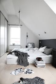 Love The Grey Slate With White And How Painting That Short Accent Wall A Dark Grey Gives The Minimalist Bedroom Design Bedroom Interior Minimalist Bedroom