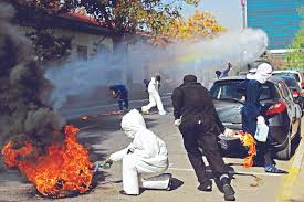 Resultado de imagen para ALUMNOS DEL INBA LANZANDO BOMBAS MOLOTOV