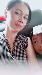 Struggle to have a selfie with this one 🧒