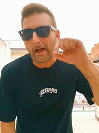 Viviamo in un mondo di LECCACULI: Analisi e Riflessioni