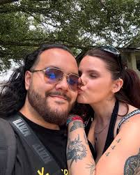 IM 28 TODAY!! 🎊🎉 I can't even begin to explain the amount of gratitude  and love I have felt in the past year.. Absolutely none of this would be  even remotely possible