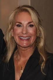 Christy Rawlings's Instagram, Twitter & Facebook