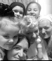 Brendan Murray Rita connell Reid me da and sister 157