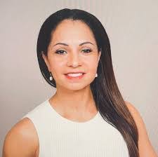 Janet Valle's Instagram, Twitter & Facebook