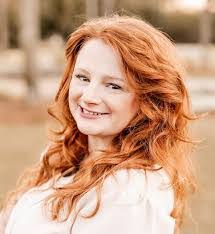 Sara Titus's Instagram, Twitter & Facebook