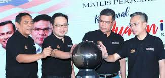 Malaysia's economy is doing well, but social and governance challenges must be addressed. Persatuan Ekonomi Muslim Malaysia Perkenal Produk Bumiputera