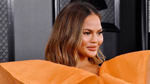 The designer revealed that teigen — who has admitted to previously bullying other celebrities and reportedly urged. Summary Chrissy Teigen Lost A Tooth In A Fruit Roll Up At The Inauguration