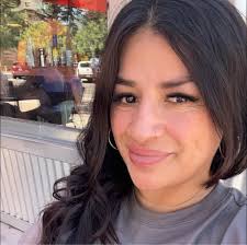 Where to find strawberry and orange sellers in Wenatchee?