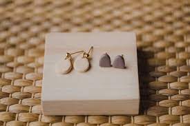 Hallo :d heute wollte ich euch mal zeigen wie ich meine langen ohrringe aufbewahre. Set Aus 2 Paar Ohrringen Polymer Clay Ohrringe Ohrringe Clay Ohrringe Ton Ohrringe Edelstahl Pastell Handgefertigt Nickelfrei