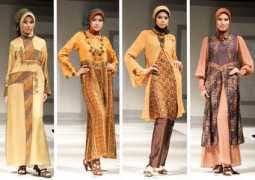 Kumpulan sketsa tari lili : Batik Family Name