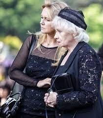 Wiemy, jak czuje się legenda telewizji. Grazyna Torbicka Martwi Sie O Mame Chce Aby Przeprowadzila Sie Do Jej Domu Pomponik Pl