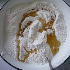 Untul se inmoaie la cald, se amesteca cu restul de untdelemn si numai caldut se pune putin cate putin peste coca. CatÄ Drojdie Vie La 1 Kg Secretele FabricÄrii Aluatului De Drojdie NedospitÄ