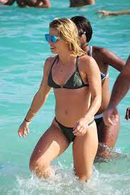 Emily bett rickards at directors guild of america awards in los angeles 02/02/2019. Emily Bett Rickards In Bikini On The Beach In Miami 16 01 02 2016 Hawtcelebs