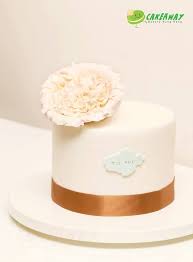 cake 簡單的白色糖衣 內裡配香濃的香蕉蛋糕 期待收到一刻的甜蜜溫馨 celebration cakes cake desserts