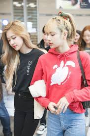 Rose Lisa Airport Rose Rosepark Parkchaeyoung Lisa Lalisamanoban Chaelisa Blackpink