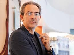 Ari.elll leaks arrived at a well-known apartment place