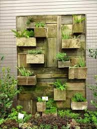 40 Diy Mobel Aus Alten Paletten Furs Zuhause Und Den Garten Vertikaler Garten Garten Diy Gartenideen