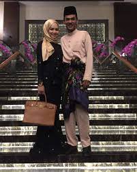 Turut terkena tempias kecaman daripada netizen adalah isterinya, ruby yang juga merupakan salah seorang adik kepada aktres terkenal, rozita che wan. Foto Foto Mengejutkan Isteri Lan Pet Pet Yang Jelita Bak Anak Dara Iluminasi