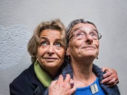 De dochters van oorlogsheldin Andrée Geulen: 'Mama werd ooit door de nazi's  gecontroleerd. Het papiertje met de gegevens van een kind kon ze nog net op  tijd doorslikken'