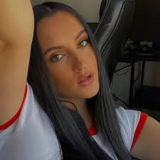 A n i k a (@anika_bstr) • Threads, Say more