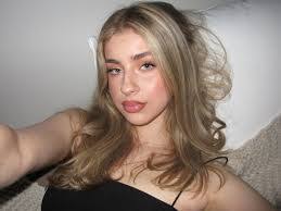 Mary Sher's Instagram, Twitter & Facebook