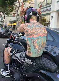 Seorang anak bertanya pada bapaknya, memangnya kalau naik motor itu tandanya miskin? Mgk