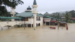 Sungai nenggiri adalah antara sungai sekunder di kelantan dan pernah dikaitkan dengan legenda ular naga putih. Banjir Kelantan 289 Mangsa Banjir Di 11 Pps Youtube
