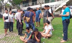 Menu + × terbentang jatuh. Diduga Bahan Baku Pabrik Sabu Di Pasuruan Dipasok Oknum Dokter Klikjatim Com