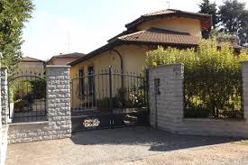 Foto Vista Della Villa Dall Ingresso Carraio Sul Retro Di Geom Federico Grizzetti 556603 Habitissimo