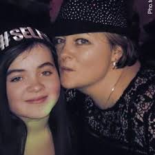 Caroline Eadie (@carolineeadie71)