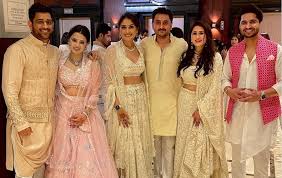 Kevin pietersen is an english cricketer and former captain of the england cricket team. Watch Never Seen Dhoni Like This Sakshi Dhoni And Ms Dhoni Dance At Friend S Wedding