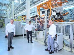 Volkswagen hat den werksurlaub für 2021 terminiert. Umbau In Der Sommerpause Vwn Bereitet Sich Auf Den Neuen Multivan Und Den Id Buzz Vor News Vw Nutzfahrzeuge