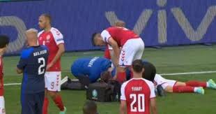 بعد سقوط إيركسن لاعب منتخب الدنمارك. Ø¥ÙŠØ±ÙƒØ³Ù† Ù„Ø§Ø¹Ø¨ Ø§Ù„Ø¯Ù†Ù…Ø§Ø±Ùƒ ÙŠØªØ¹Ø±Ø¶ Ù„Ø®Ø·Ø± Ø§Ù„Ù…ÙˆØª ÙÙŠ Ø£Ø±Ø¶ Ø§Ù„Ù…Ù„Ø¹Ø¨ Ø¨Ù…Ø¨Ø§Ø±Ø§Ø© ÙØ±ÙŠÙ‚Ù‡ ÙˆÙÙ†Ù„Ù†Ø¯Ø§ Ø§Ù„ÙŠÙˆÙ… Ø§Ù„Ø³Ø§Ø¨Ø¹