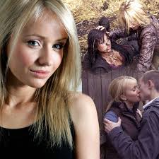 Winward was born in bolton, greater manchester, england. Emmerdale Star Sammy Winward S Sexiest Tv Moments As She Quits Show After 13 Years Mirror Online