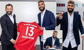 Sur un centre de benjamin pavard, l'ancien parisien et remplaçant du soir de robert lewandowski a marqué d'une superbe tête. Bayern Munich Sign Eric Maxim Choupo Moting On One Year Deal Daily Mail Online
